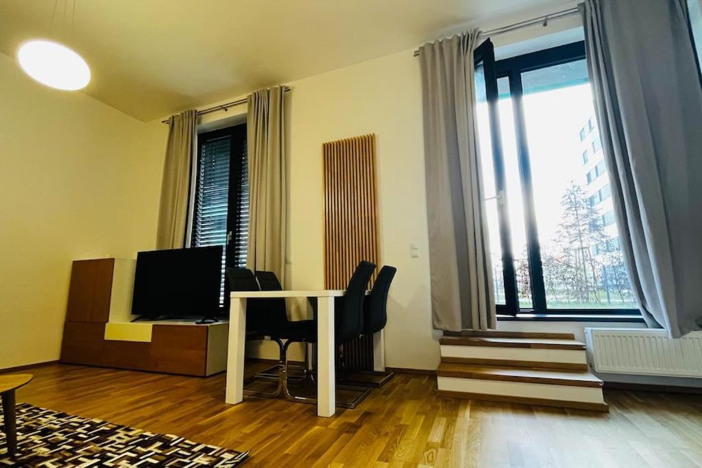 Apartment Holesovice, Garden, Garage Prague Exterior photo