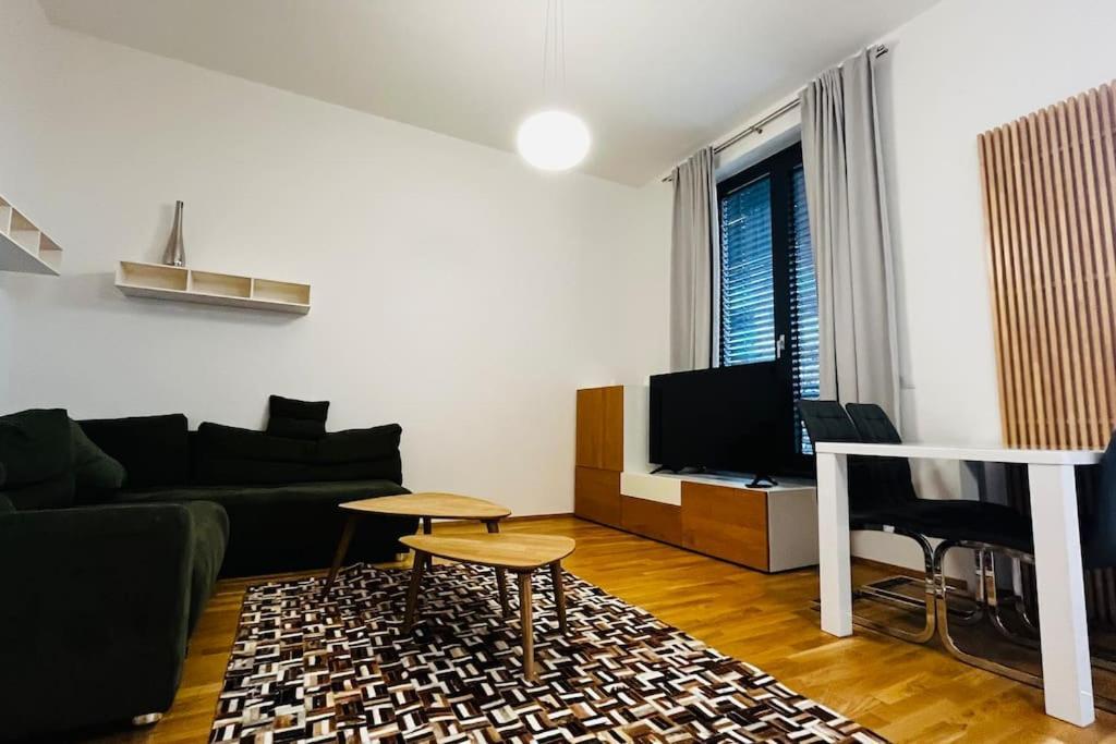 Apartment Holesovice, Garden, Garage Prague Exterior photo